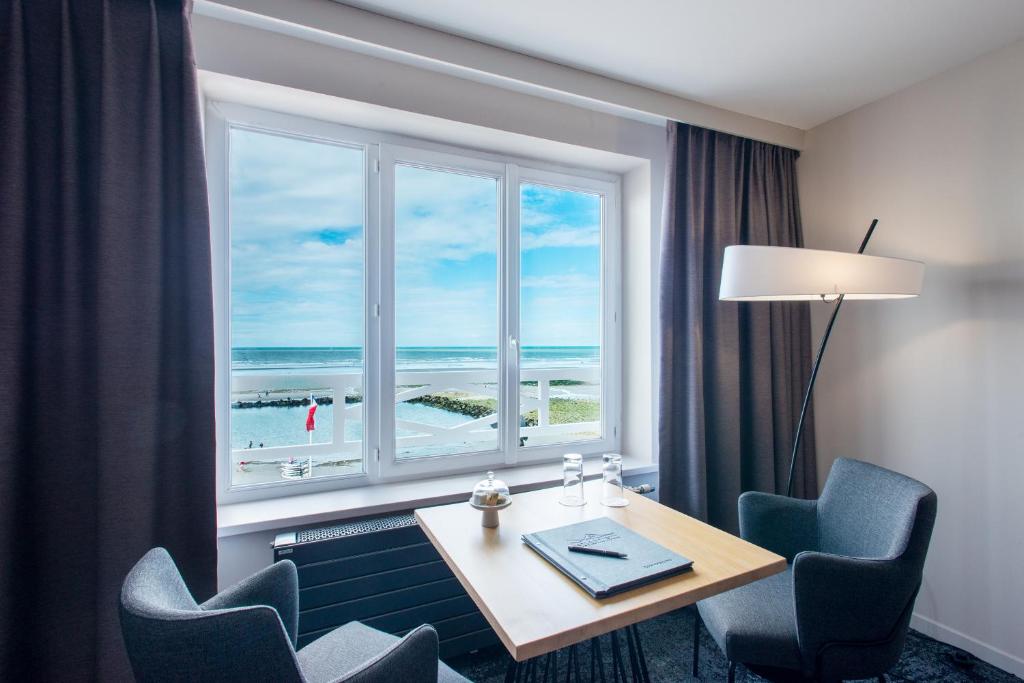 hotel atlantic wimereux pas de calais desk