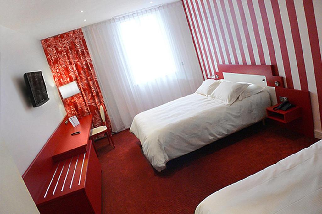 hotel la maison rouge noeux les mines pas de calais bed