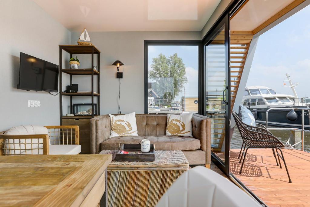 Luxe Houseboat Skoft Friesische Seen