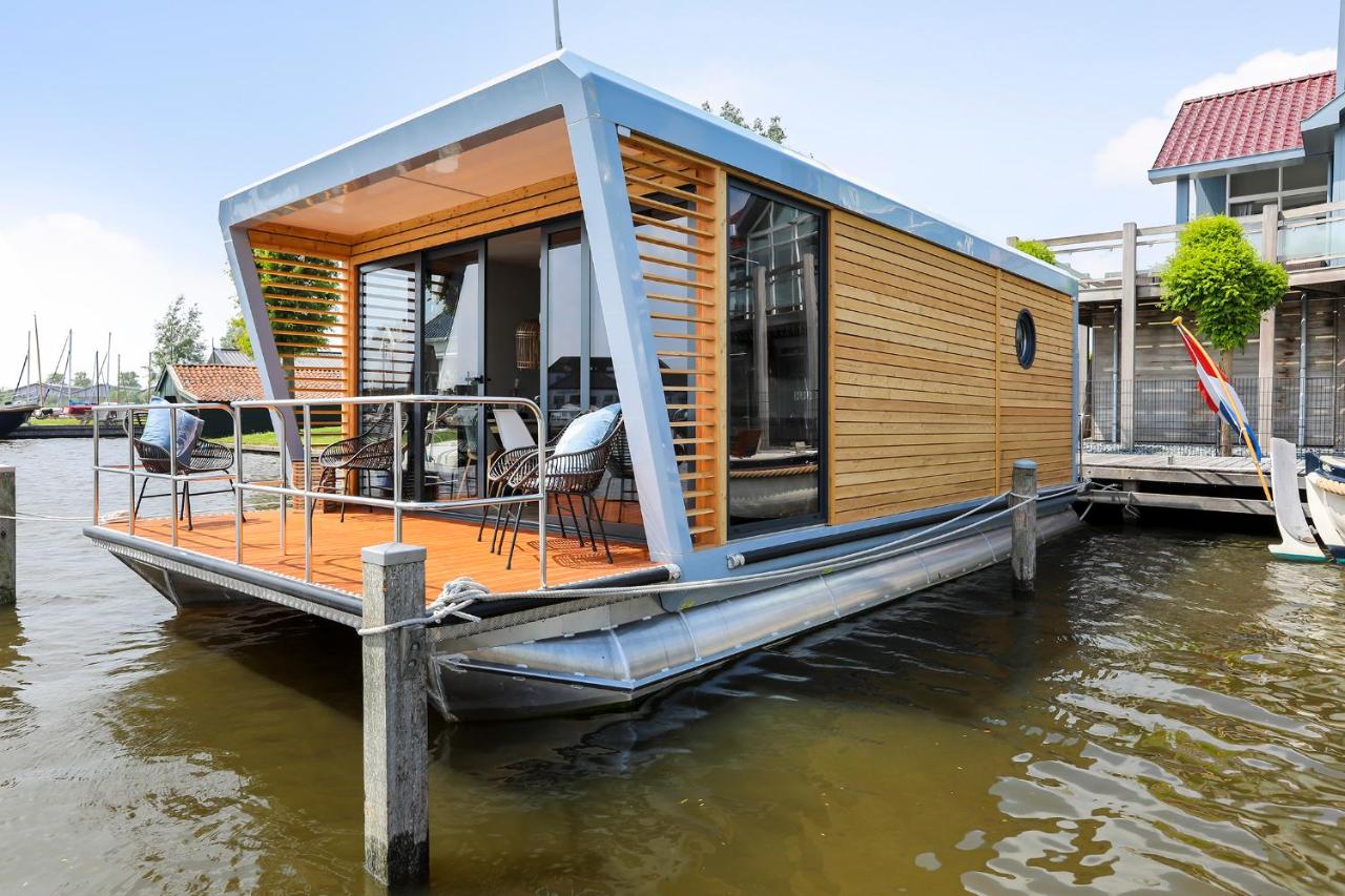 hotel luxe houseboat skoft grou friesische seen front view