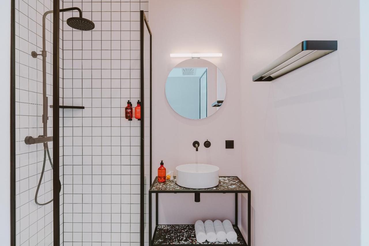 supernova hotel rotterdam niederlanden shower