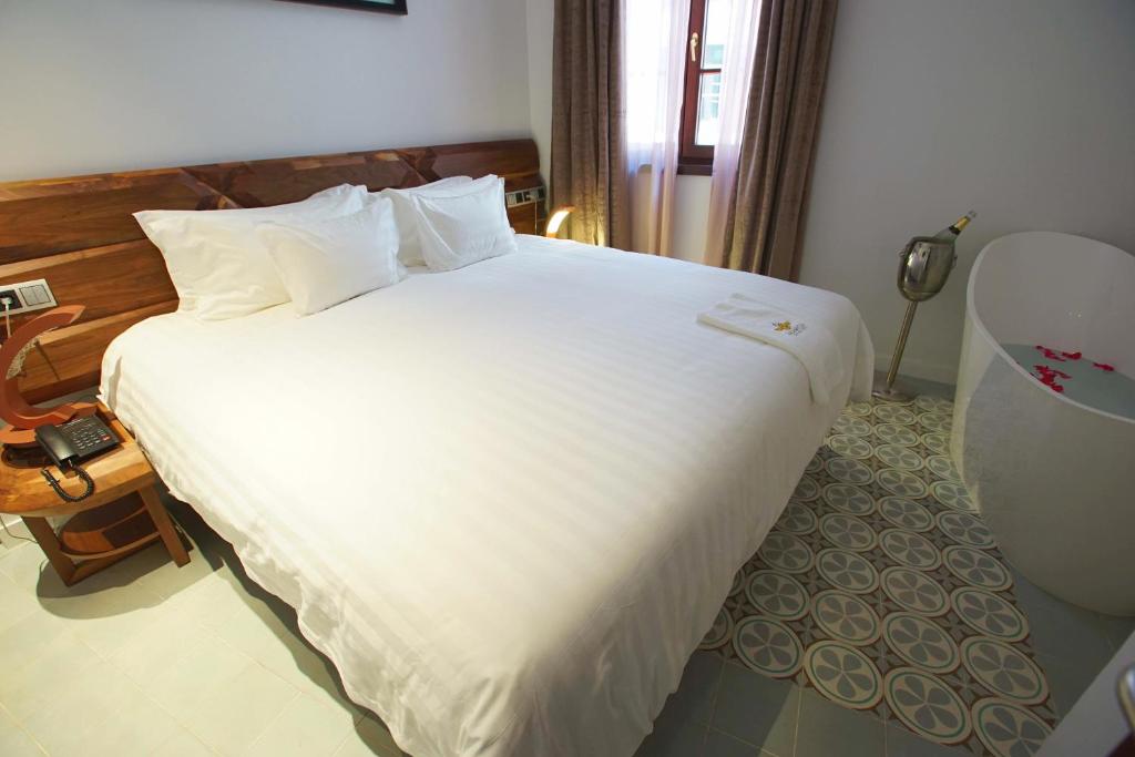 anahita boutique hotel malaga bed