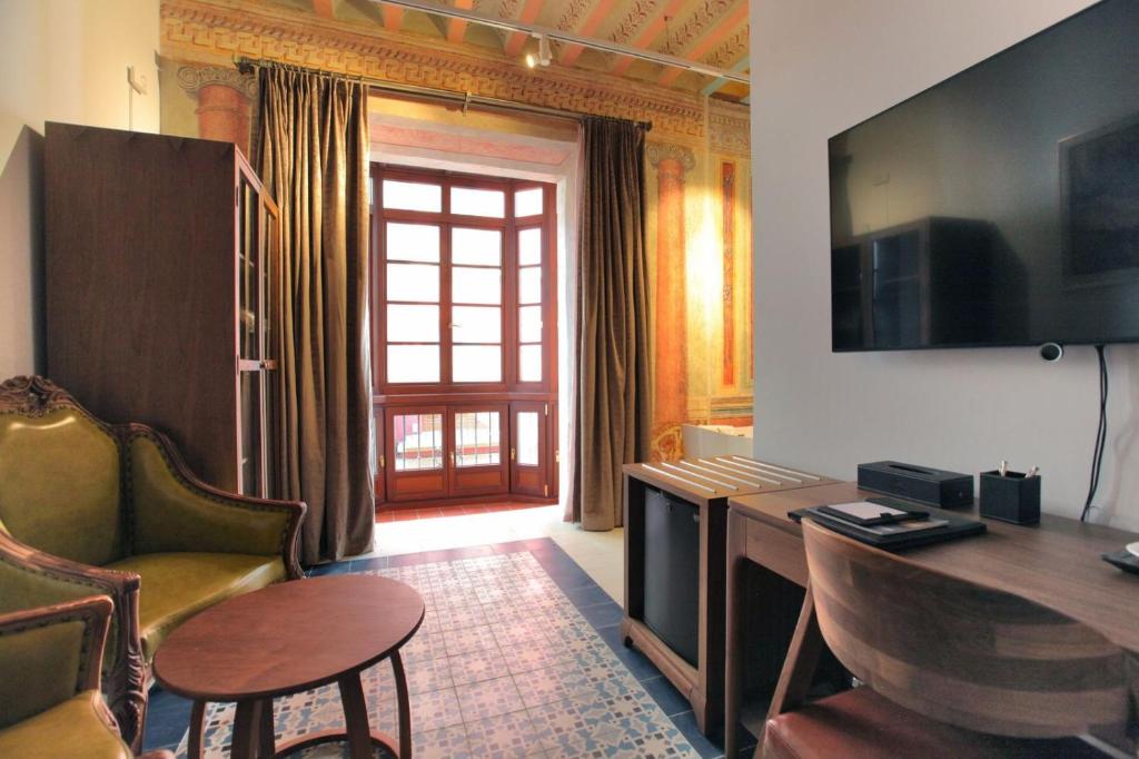 anahita boutique hotel malaga tv