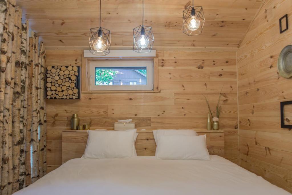 hotel wooden nest durbuy bed