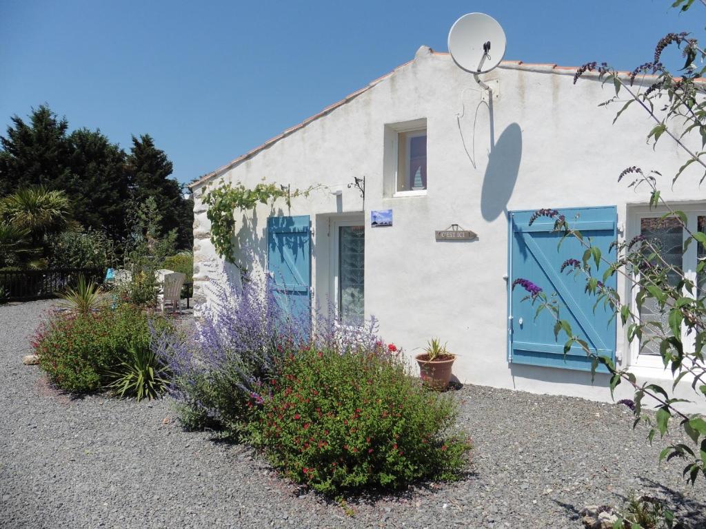 hotel au passage du gois beauvoir sur mer loire building