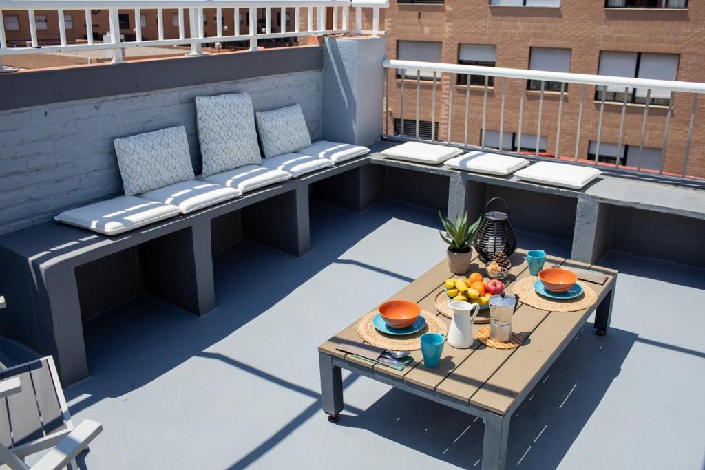 cabanyal 3 bedroom wifi ac terrace beach penthouse valencia patio