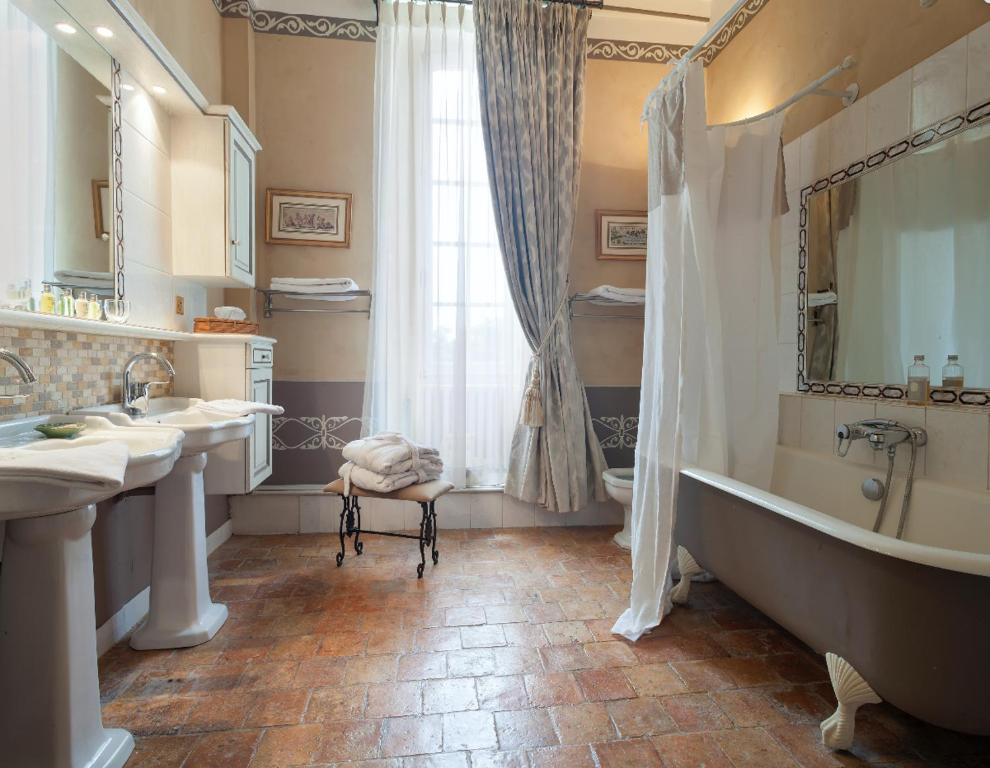 hotel chateau de lepinay loire bath