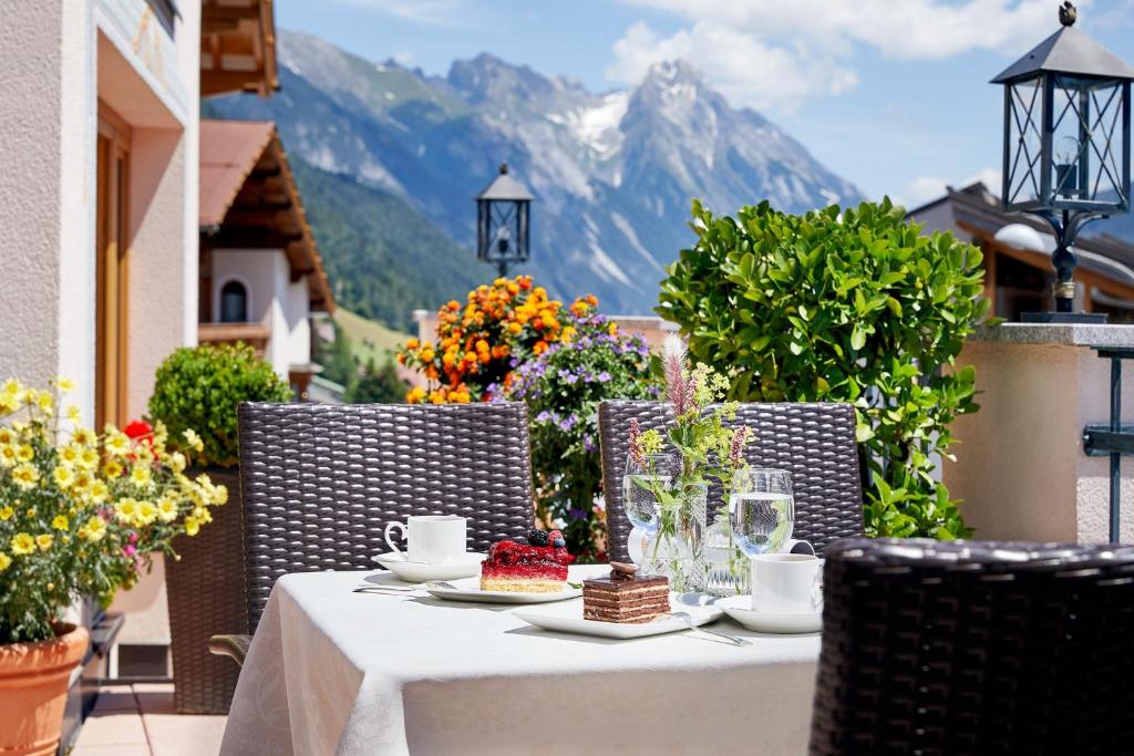 hotel gletscherblick sankt anton am arlberg österreich dining