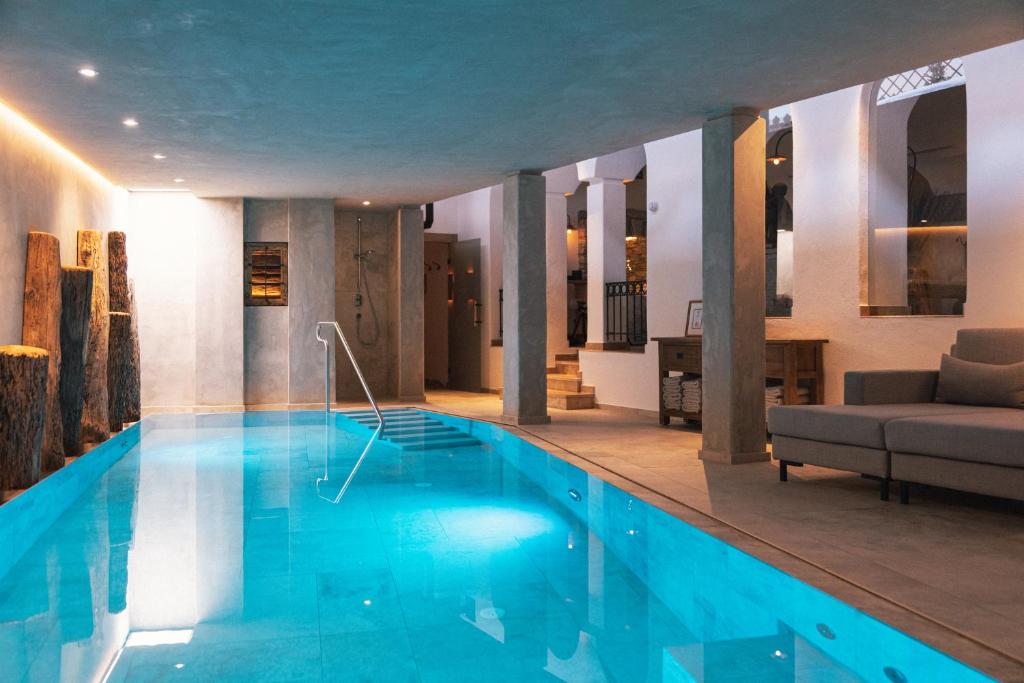 hotel himmlhof sankt anton am arlberg österreich pool