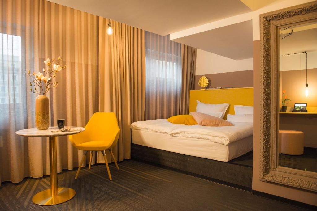 hotel neuer fritz berlin bed