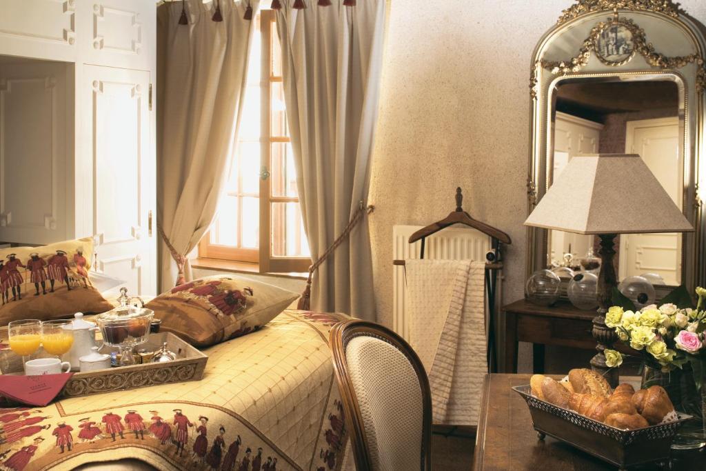 hotel st pierre saumur loire sofa