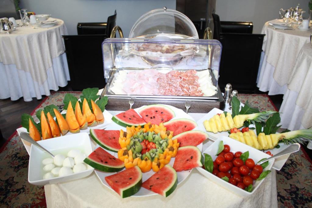 hotel villa cansignorio lazise gardasee buffet