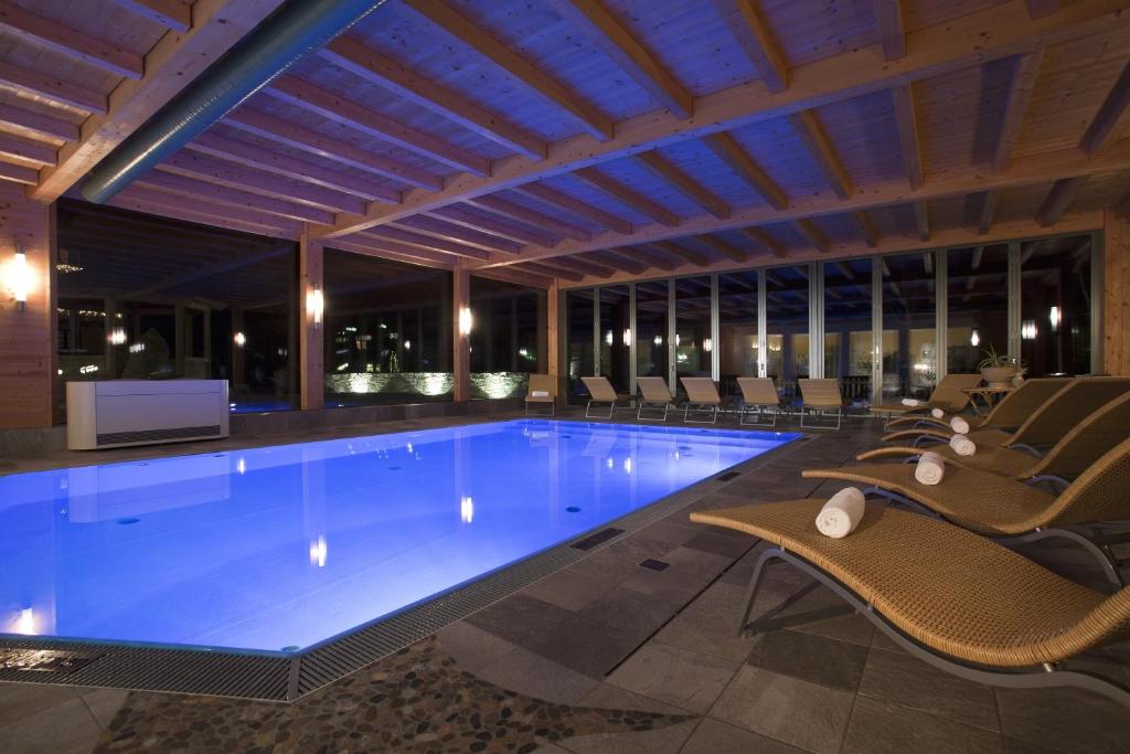 hotel wanderhotel taurerwirt osterreich pool
