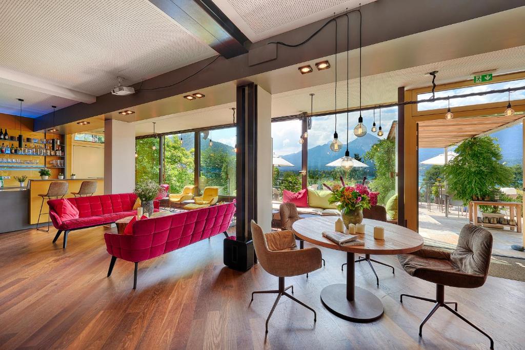 kleines hotel kärnten egg am faaker see österreich indoor