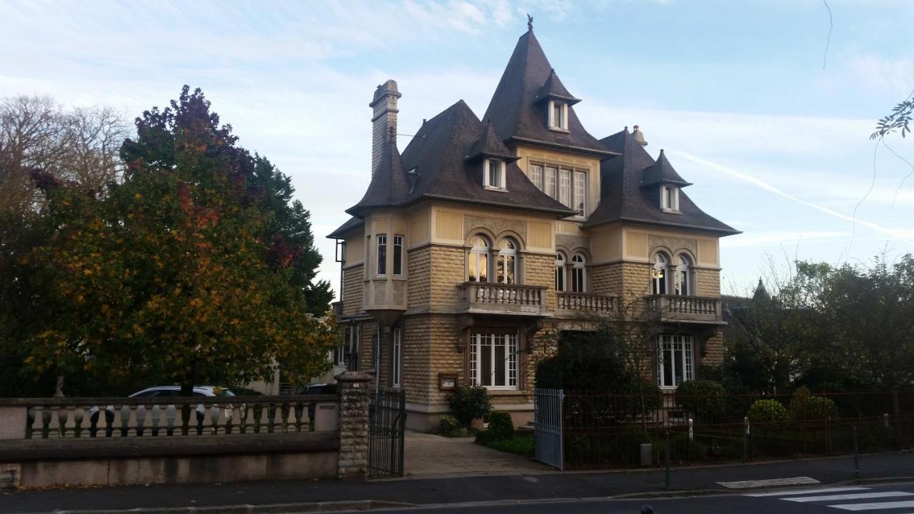 hotel le castel guesthouse bayeux normandie building